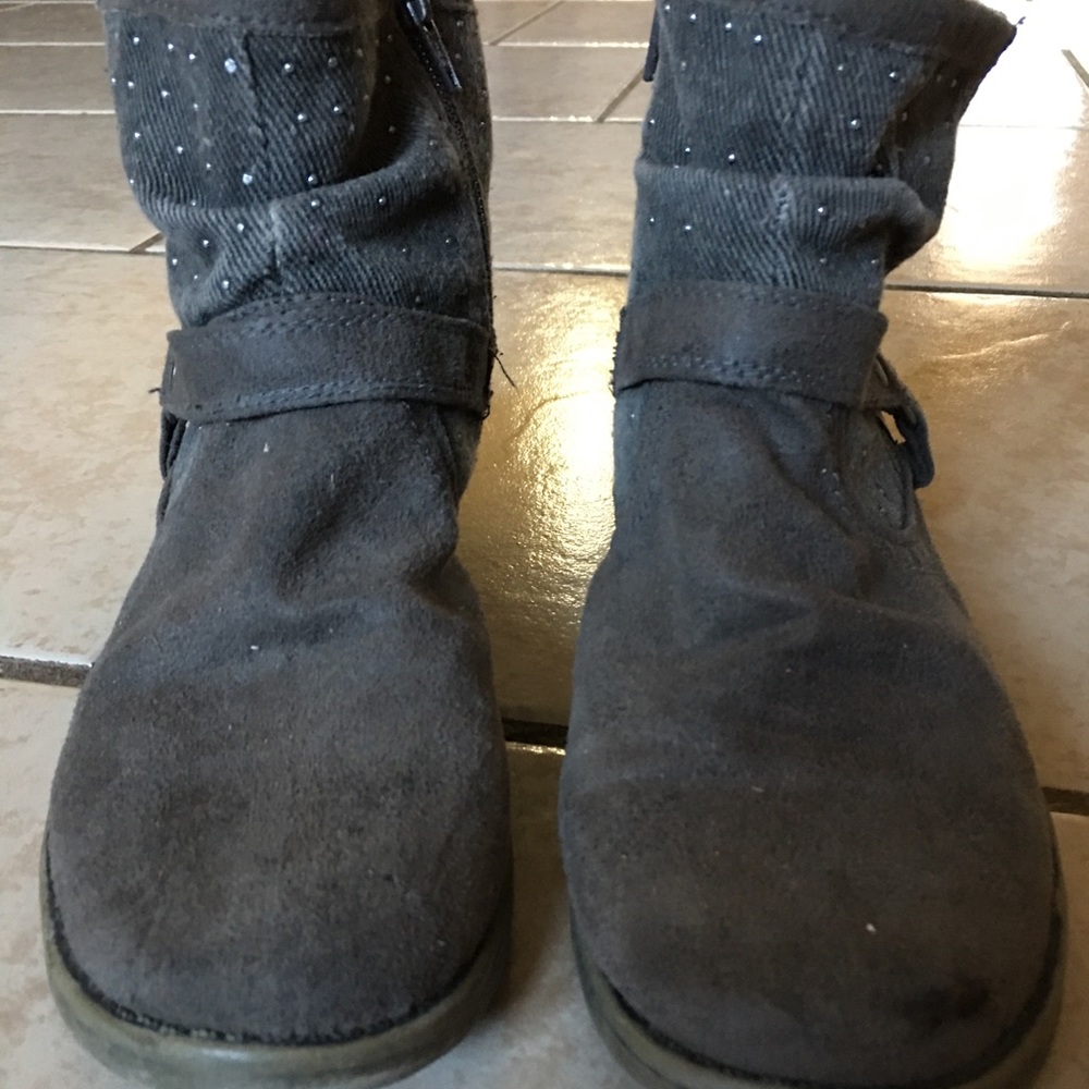 Boots - Picture 3 of 6